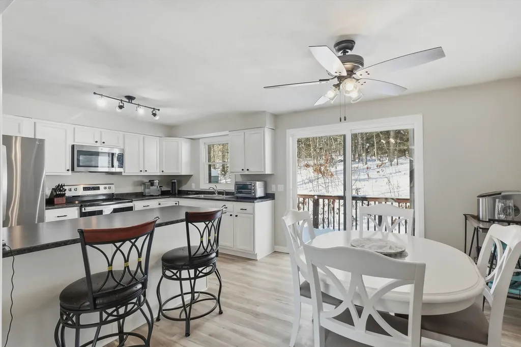 5 Richard Court Raymond NH 03077