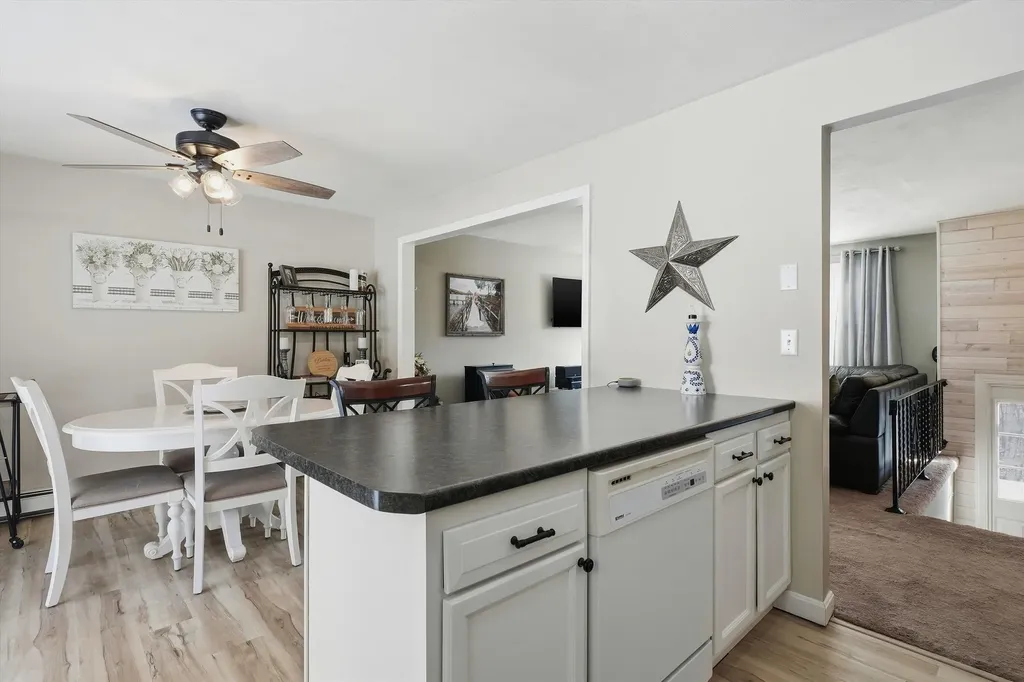 5 Richard Court Raymond NH 03077