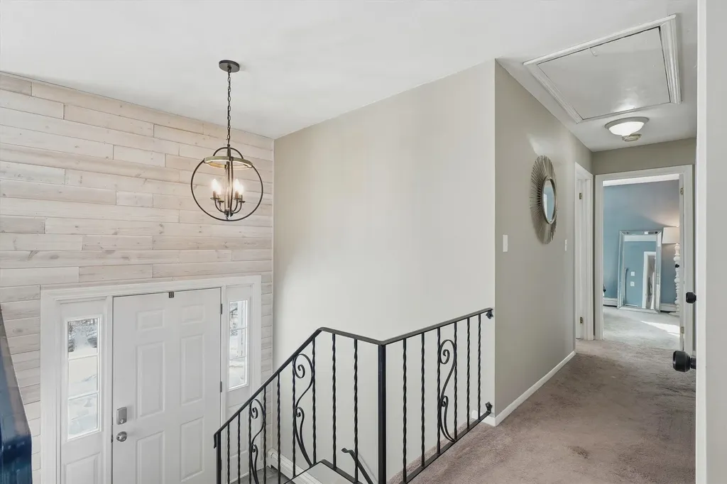 5 Richard Court Raymond NH 03077