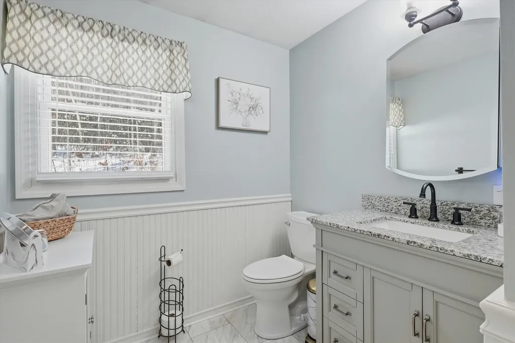 5 Richard Court Raymond NH 03077