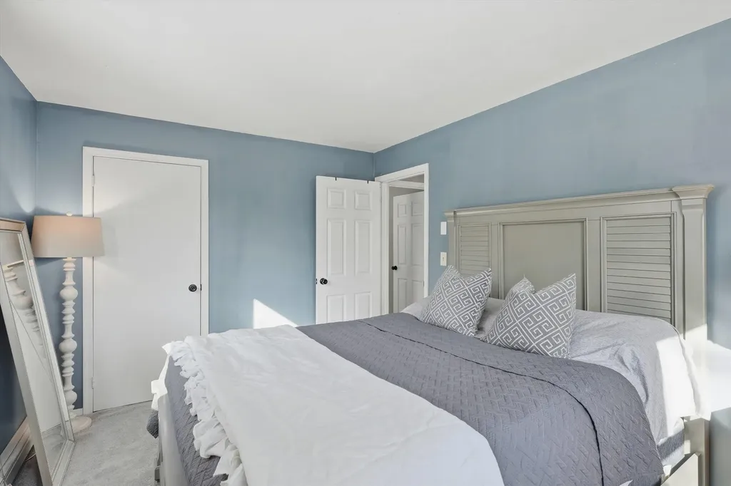 5 Richard Court Raymond NH 03077