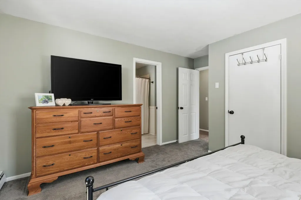 5 Richard Court Raymond NH 03077