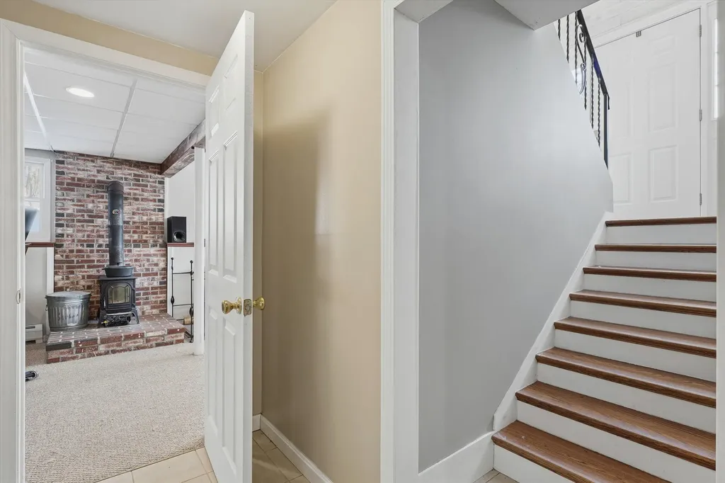 5 Richard Court Raymond NH 03077