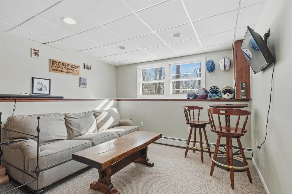 5 Richard Court Raymond NH 03077
