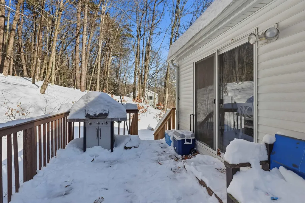 5 Richard Court Raymond NH 03077