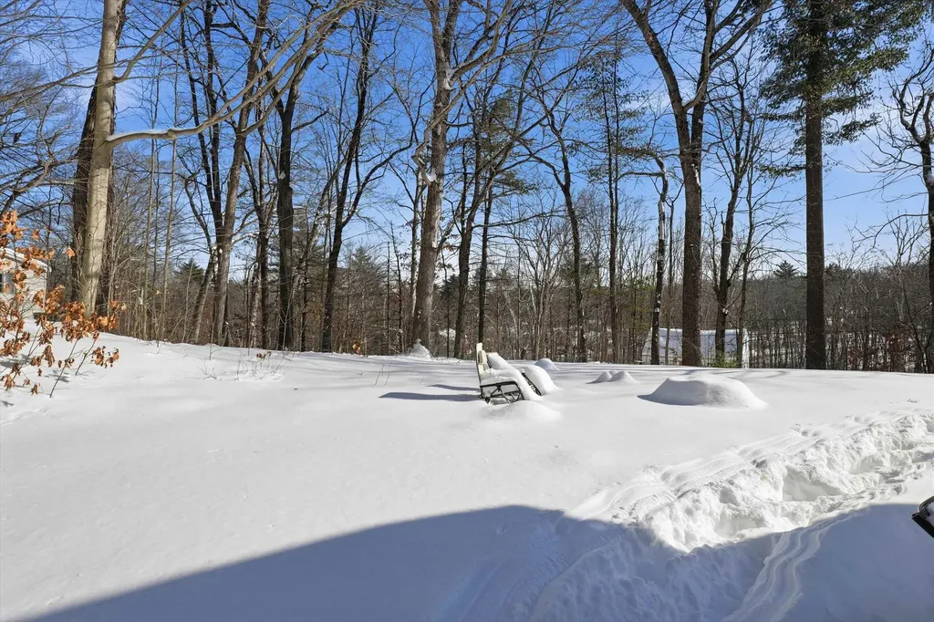 5 Richard Court Raymond NH 03077