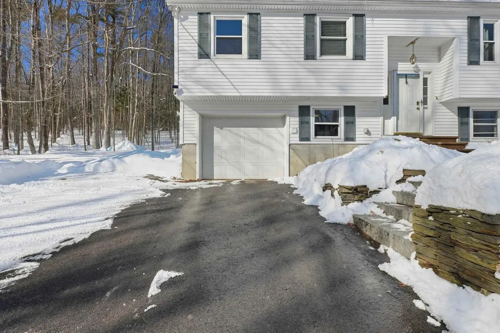 5 Richard Court Raymond NH 03077