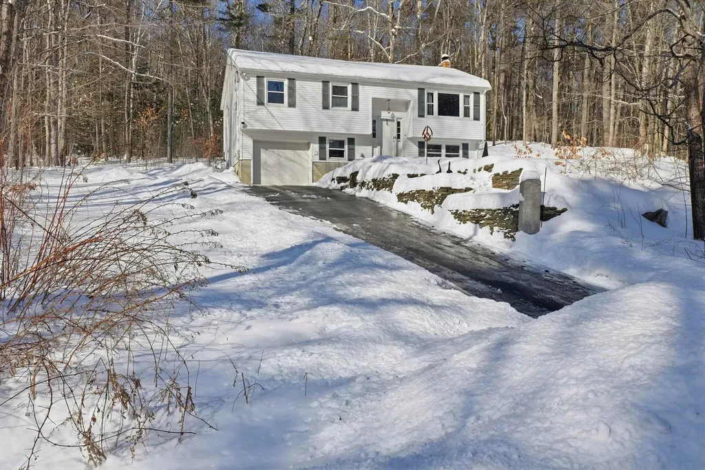 5 Richard Court Raymond NH 03077