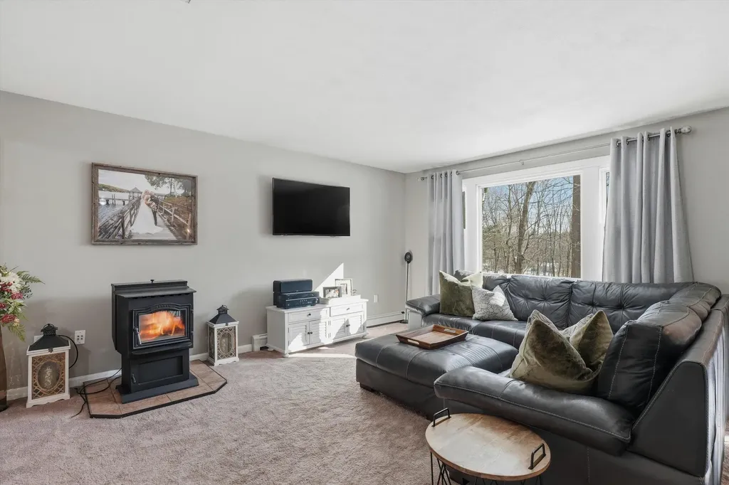 5 Richard Court Raymond NH 03077