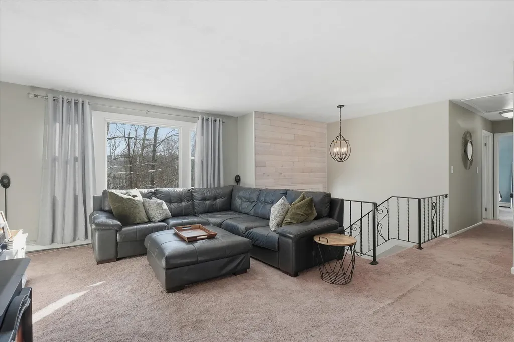 5 Richard Court Raymond NH 03077