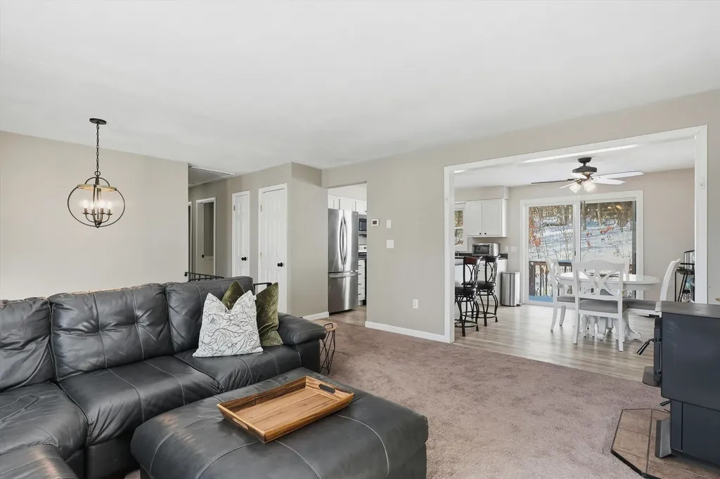 5 Richard Court Raymond NH 03077