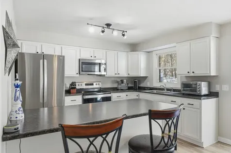 5 Richard Court Raymond NH 03077