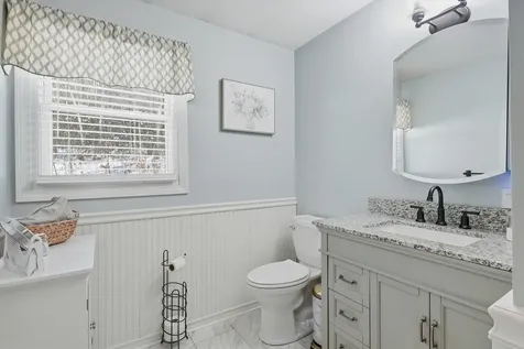 5 Richard Court Raymond NH 03077