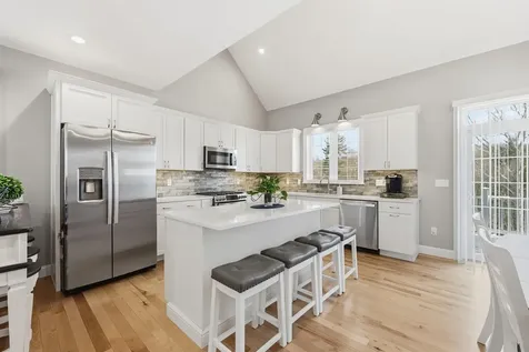 47 Clover Lane Londonderry NH 03053