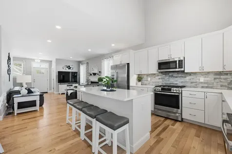 47 Clover Lane Londonderry NH 03053