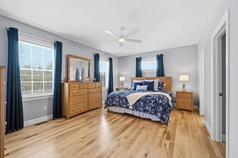 47 Clover Lane Londonderry NH 03053