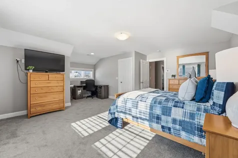 47 Clover Lane Londonderry NH 03053