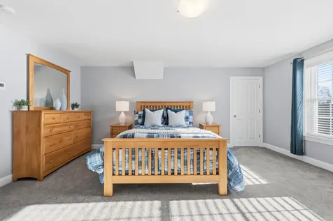 47 Clover Lane Londonderry NH 03053