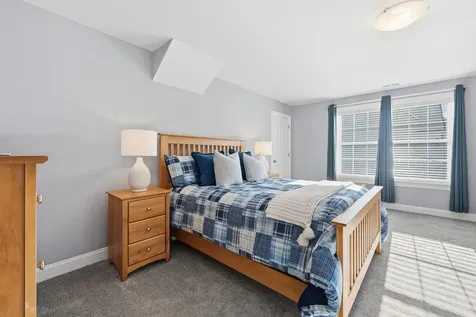 47 Clover Lane Londonderry NH 03053