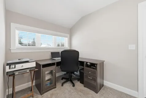 47 Clover Lane Londonderry NH 03053