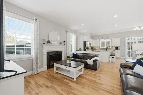 47 Clover Lane Londonderry NH 03053