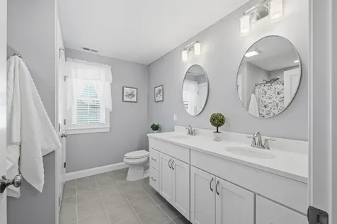 47 Clover Lane Londonderry NH 03053