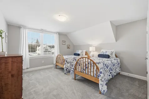 47 Clover Lane Londonderry NH 03053