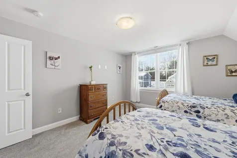 47 Clover Lane Londonderry NH 03053