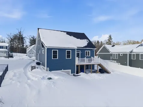 47 Clover Lane Londonderry NH 03053