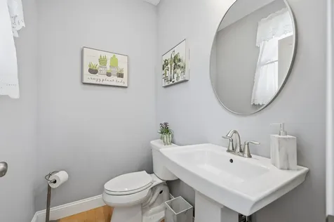 47 Clover Lane Londonderry NH 03053