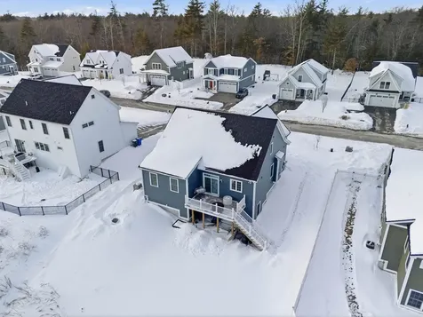 47 Clover Lane Londonderry NH 03053