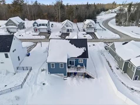 47 Clover Lane Londonderry NH 03053