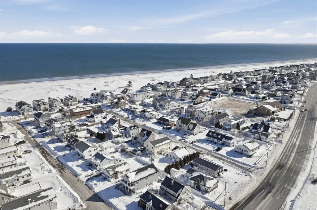 3 Tyngsboro Street Seabrook NH 03874