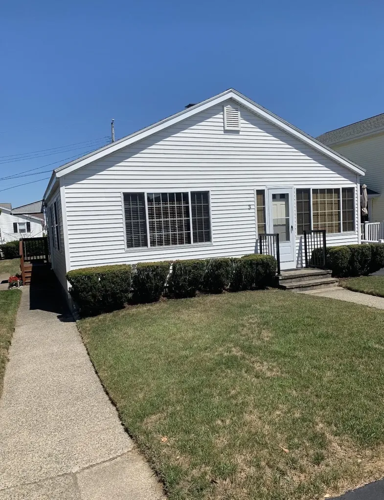 3 Tyngsboro Street Seabrook NH 03874