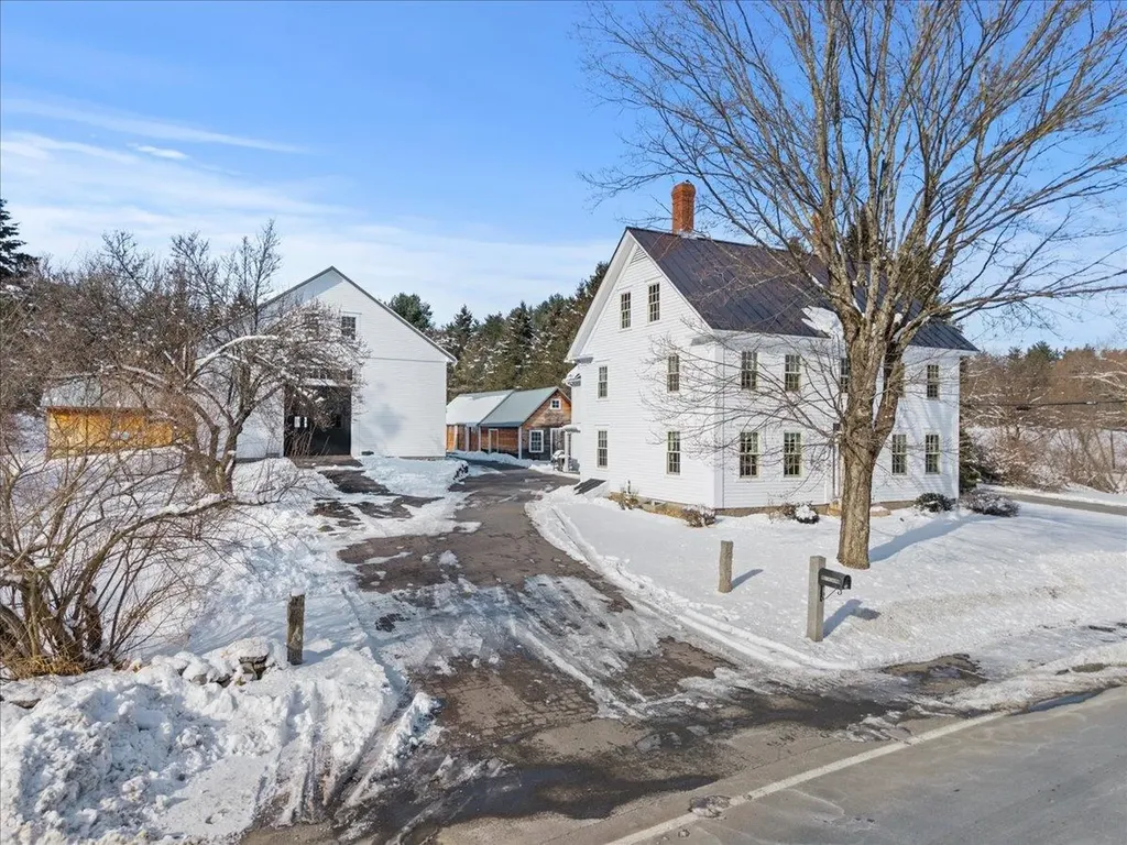 76 Tsienneto Road Derry NH 03038