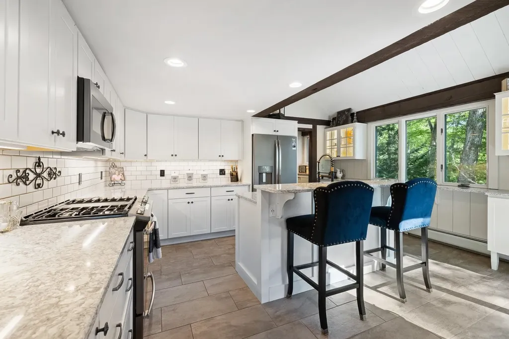 21 Shore Road Grantham NH 03753