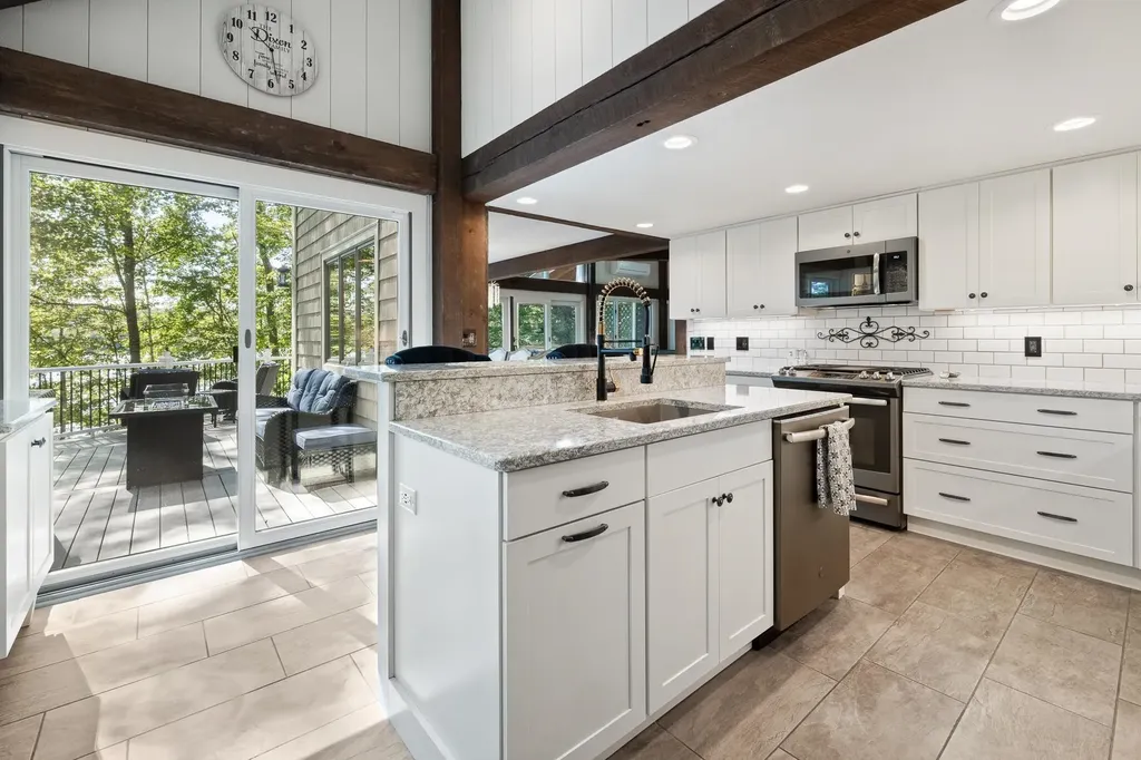 21 Shore Road Grantham NH 03753