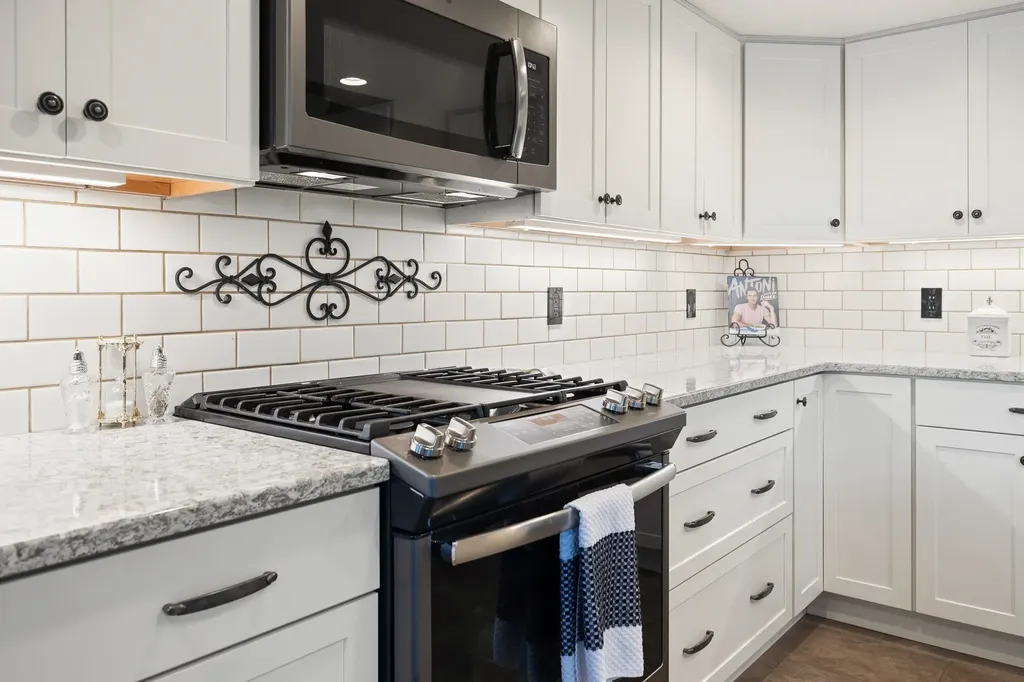 21 Shore Road Grantham NH 03753