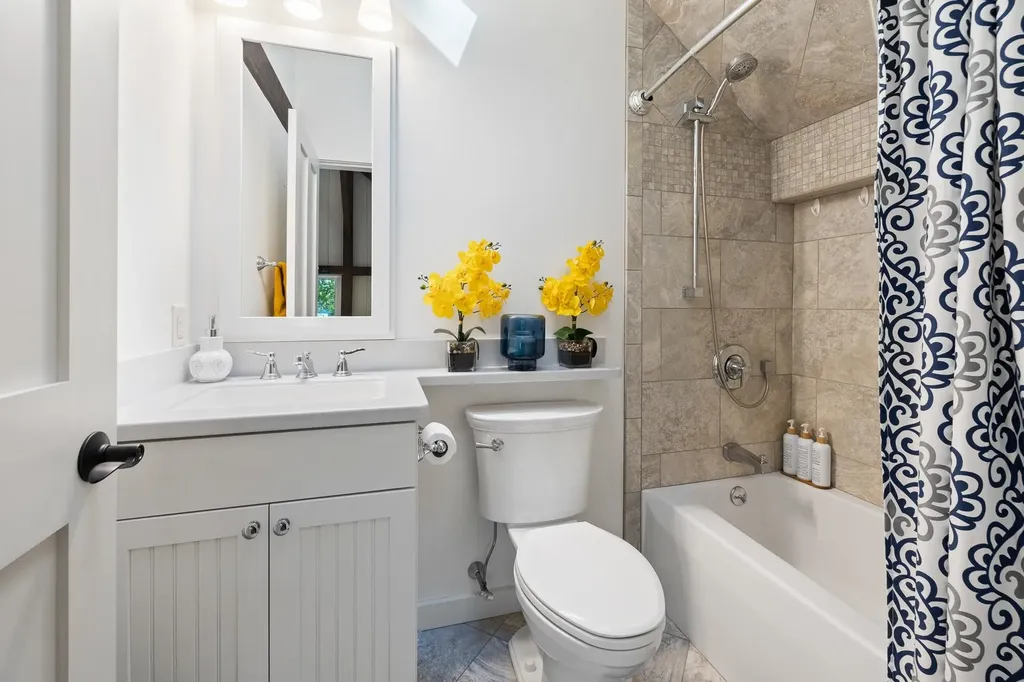 21 Shore Road Grantham NH 03753