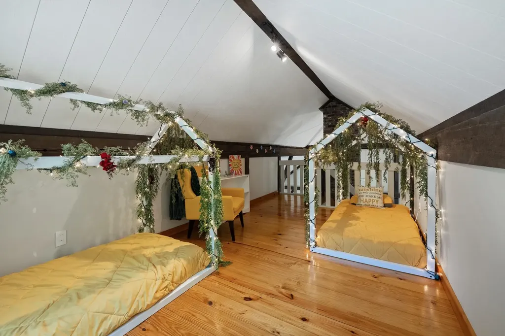 21 Shore Road Grantham NH 03753