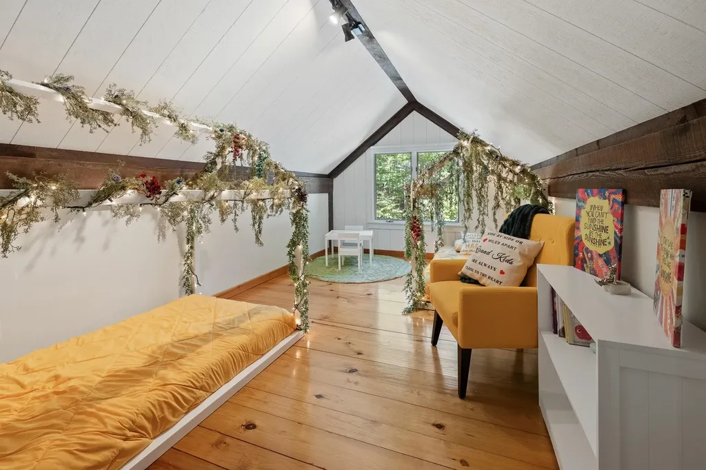 21 Shore Road Grantham NH 03753