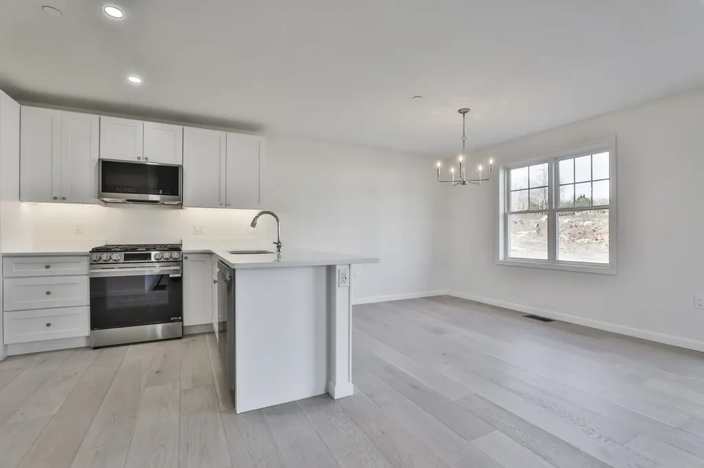 5 Autumn Lane Raymond NH 03077