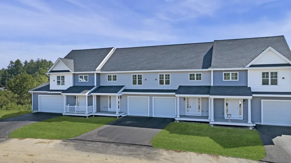 5 Autumn Lane Raymond NH 03077