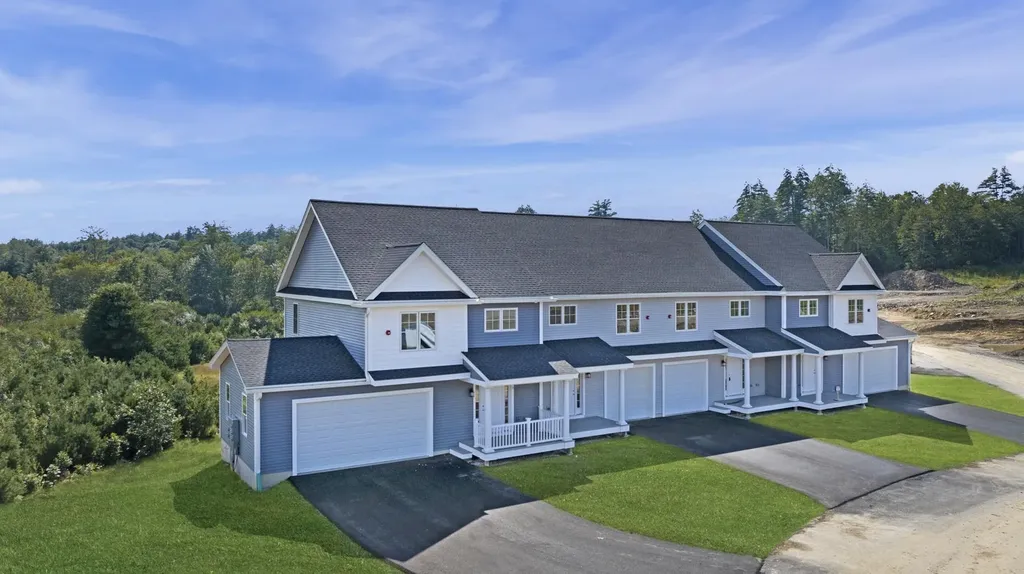 5 Autumn Lane Raymond NH 03077