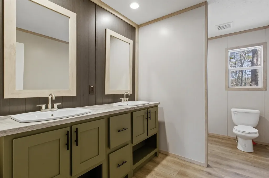 27 Bond Street Franklin NH 03235