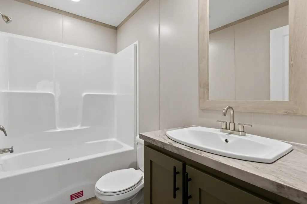 27 Bond Street Franklin NH 03235