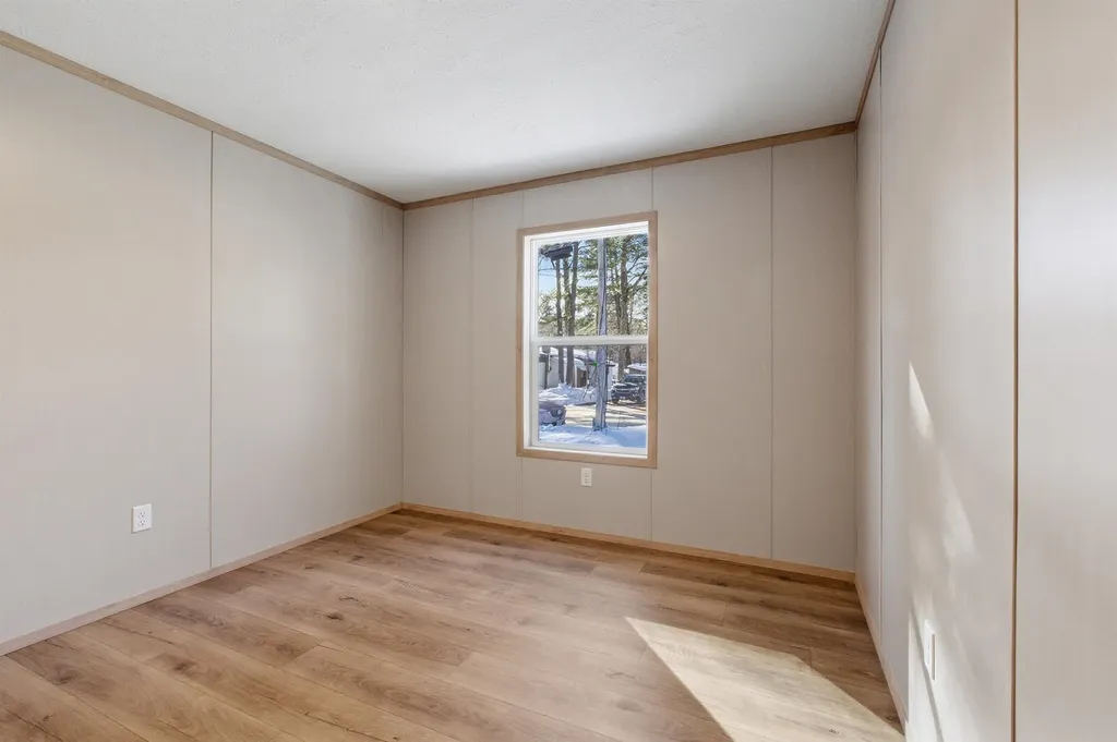 27 Bond Street Franklin NH 03235