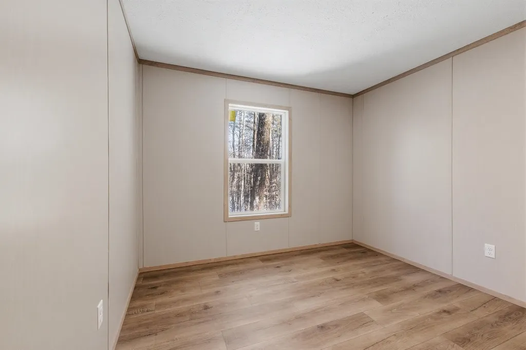 27 Bond Street Franklin NH 03235