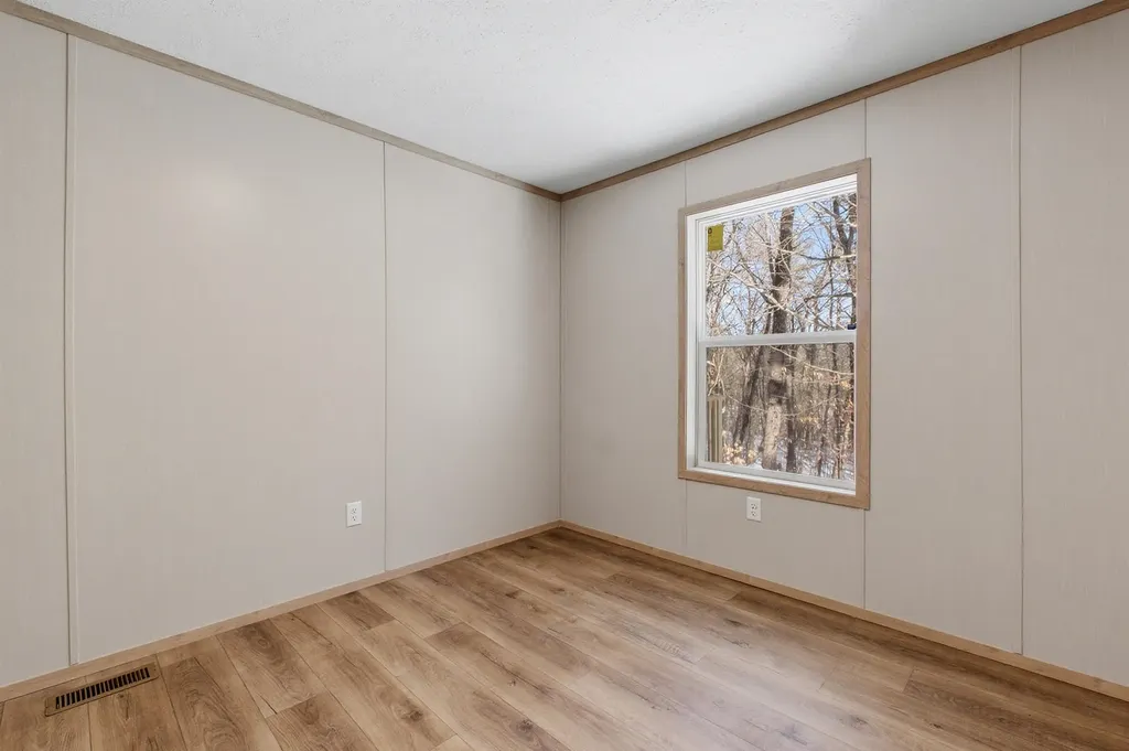 27 Bond Street Franklin NH 03235