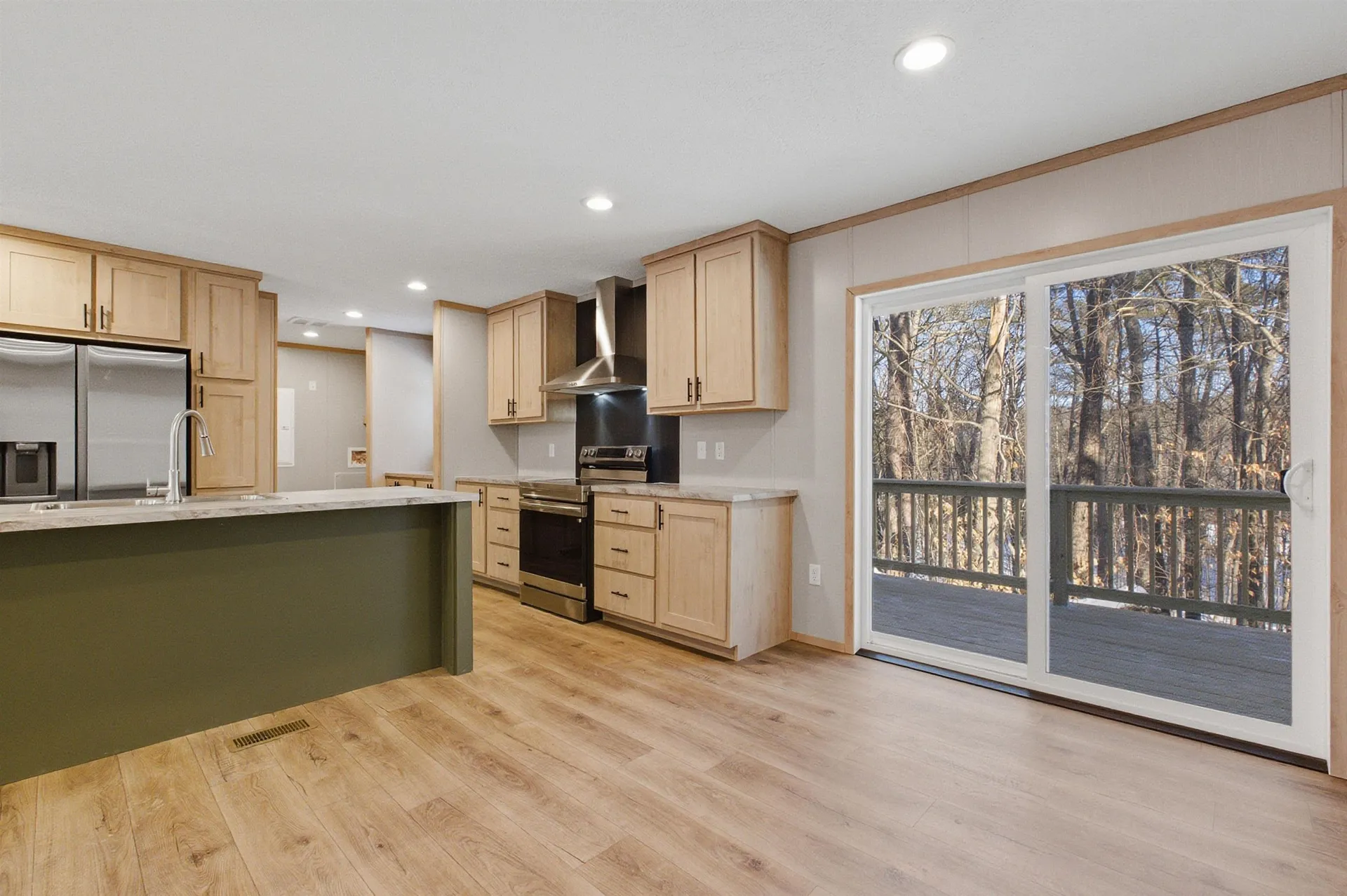 27 Bond Street Franklin NH 03235